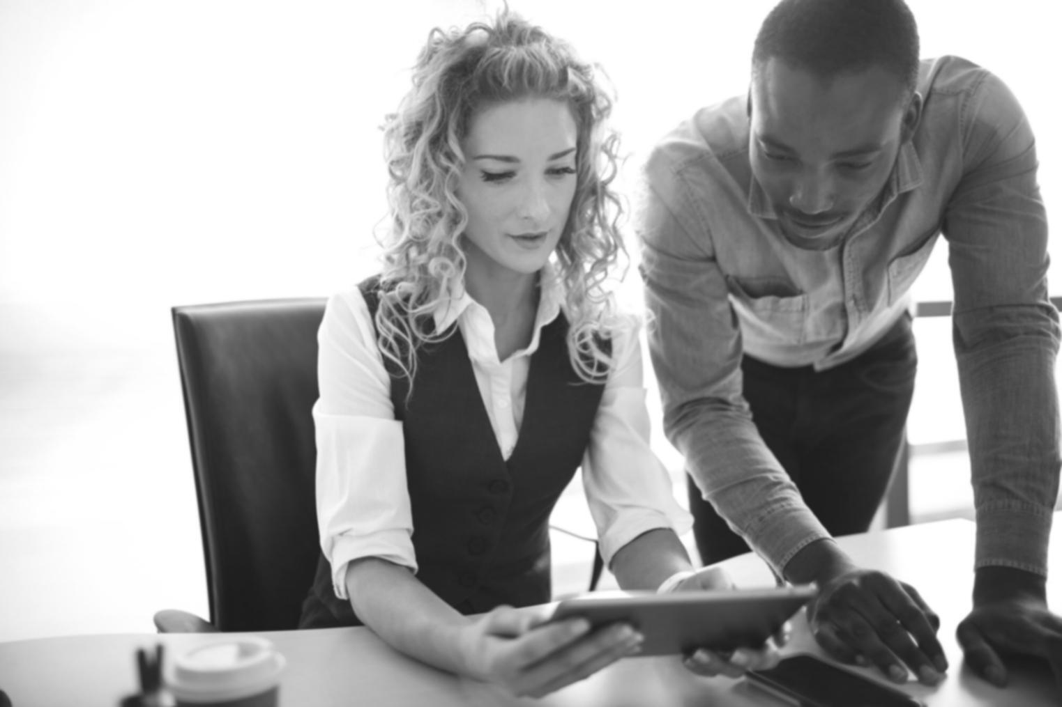 Entrepreneurs en séance de mentorat financier